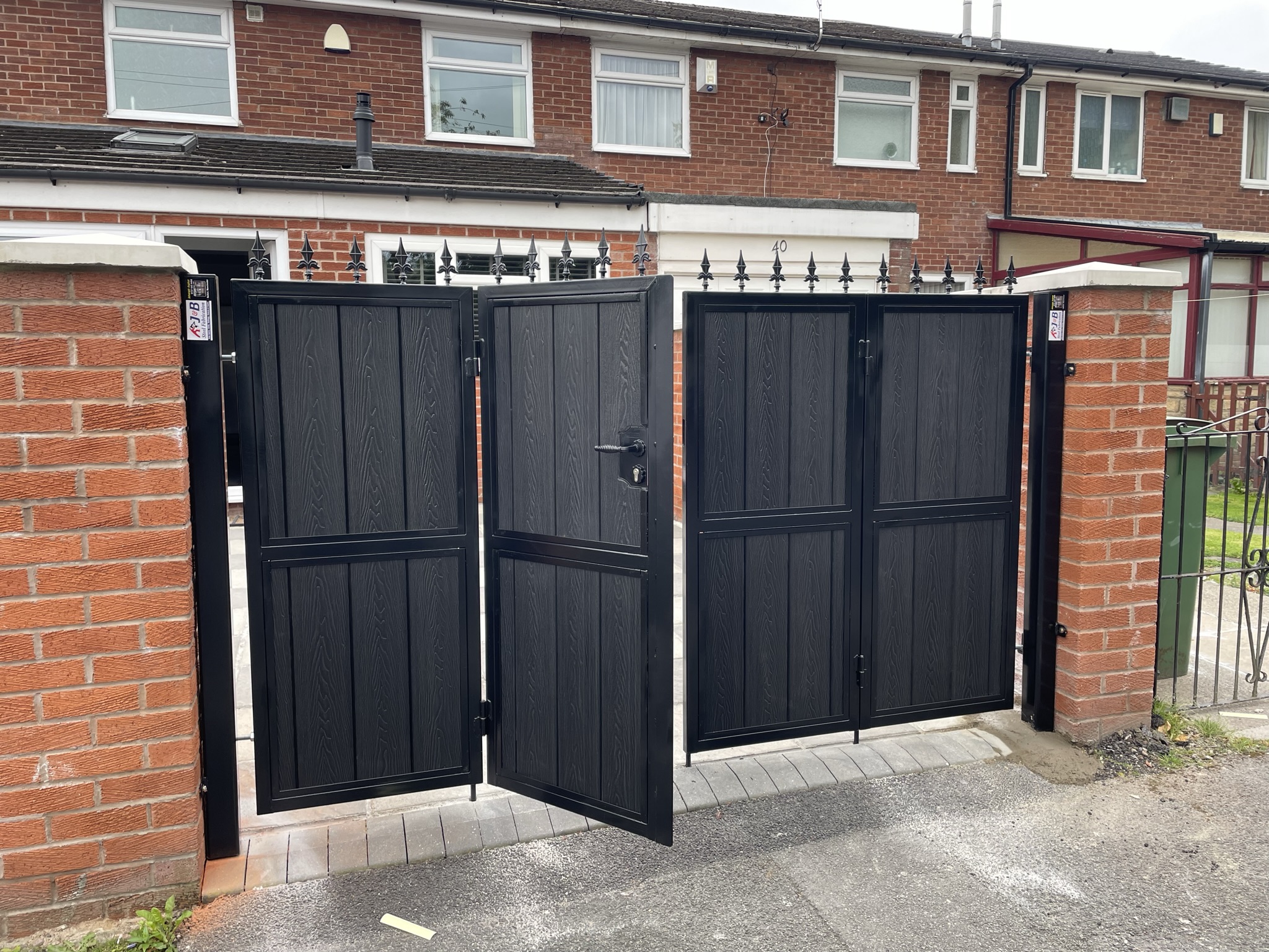 4 Panel Composite Gate with metal frame galvanised and powder coated